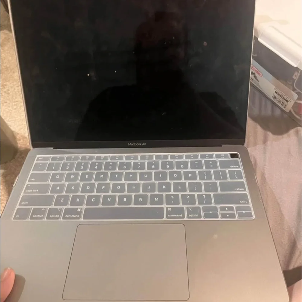 Apple MacBook - Sleek Gray Finish it needs a new screen and charger barely used